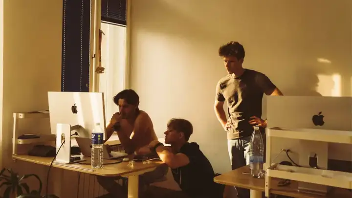 “AI超人”的诞生：Sintra如何在车库为全球小商户装上翅膀(图2)