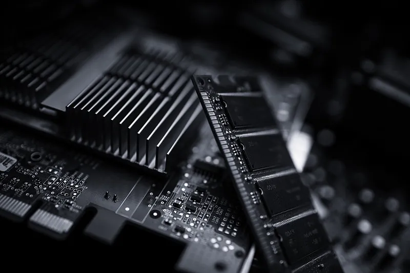 数据存储迎来“闪存革命”：成本大降70%，未来数据中心再无硬盘？