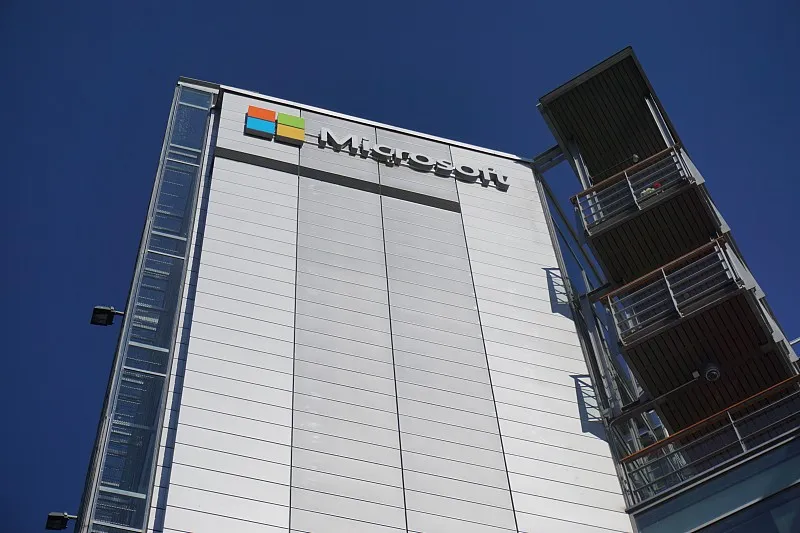 微软的“基建狂魔”之路：斥资千亿押注AI算力未来(图1)